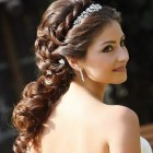 Menyasszonyi frizurák közepes hosszúságú haj tiara