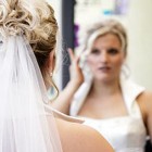 Menyasszonyi frizurák közepes hosszúságú haj fátyol