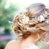 Esküvői frizurák virágokkal