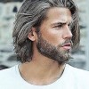 Férfi frizurák 2021 közepes hosszúságú