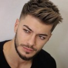 Rövid frizura férfiak 2021