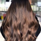 Divatos frizurák 2022 női hosszú haj