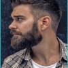 Rövid frizura férfiak 2022