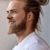 Közepes hosszúságú férfi frizurák 2022