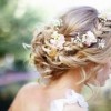 Updo frizurák esküvő virágokkal
