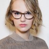 Póni frizurák szemüveggel