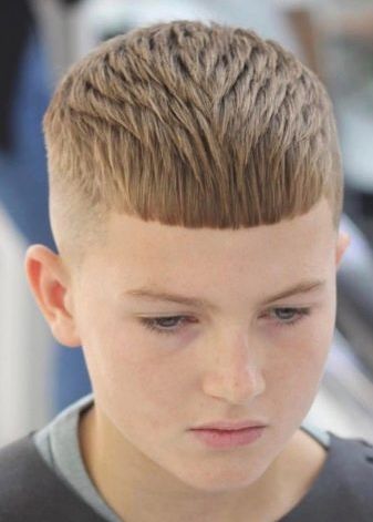 Hűvös frizurák 10 éves fiúk számára